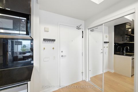 Photo 3 at 219 - 72 ESTHER SHINER Boulevard, Bayview Village, Toronto
