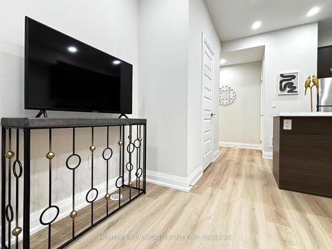 Photo 2 at 45 - 19 Eldora Avenue, Newtonbrook West, Toronto