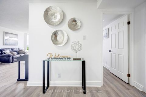 Photo 12 at 417 - 6 Humberline Drive, Clairville, Toronto