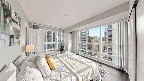 Photo 15 at 1212 - 761 Bay Street, Bay Street Corridor, Toronto