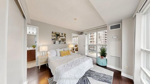 Photo 16 at 1212 - 761 Bay Street, Bay Street Corridor, Toronto