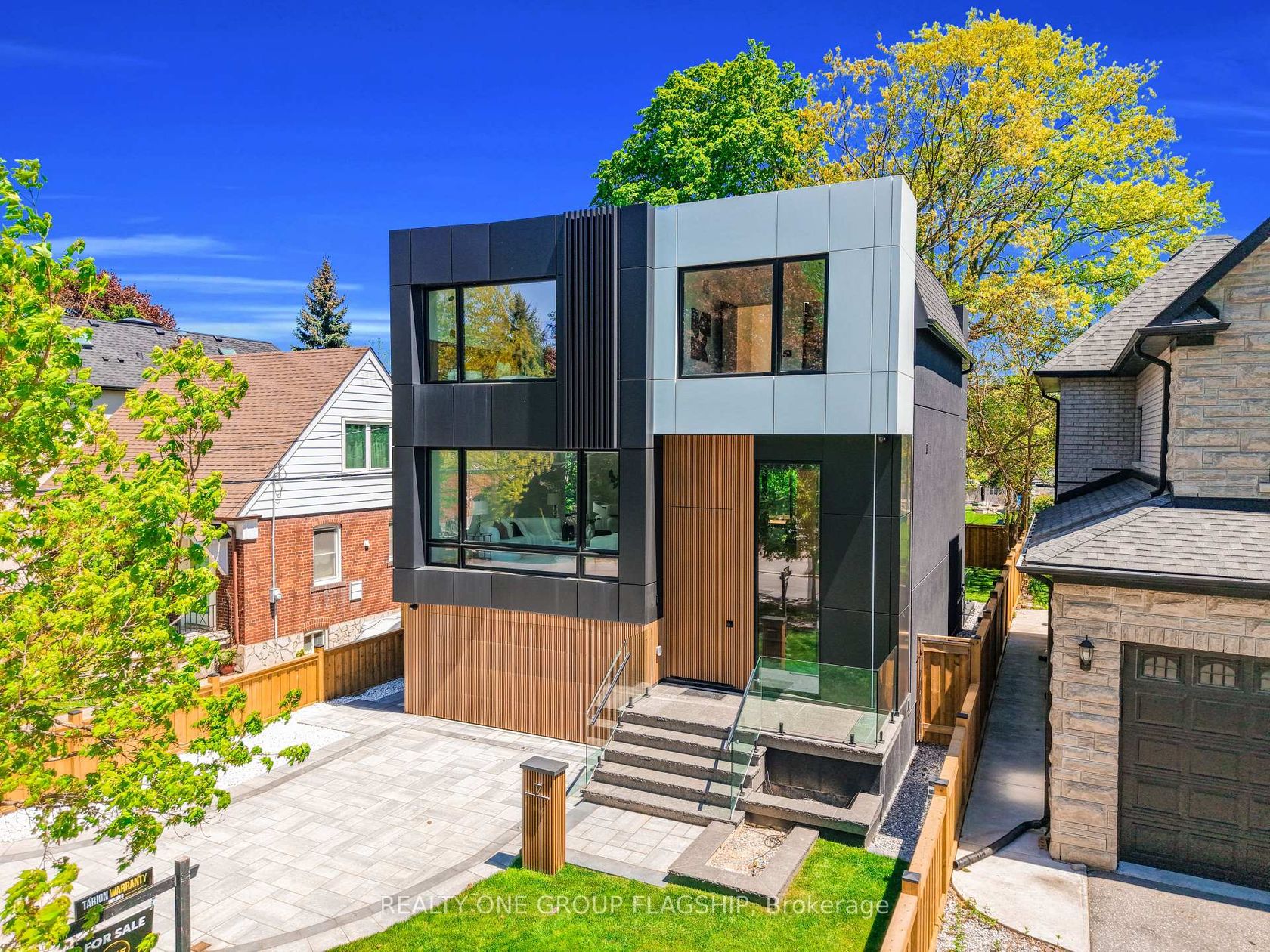 7 Bentley Drive, Queensway, Toronto 