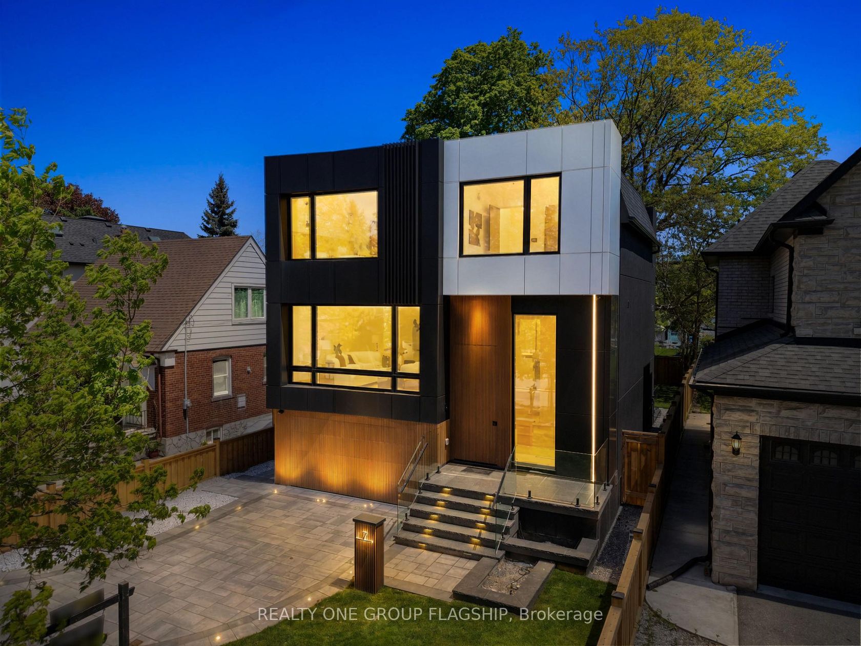 7 Bentley Drive, Queensway, Toronto photo number 2