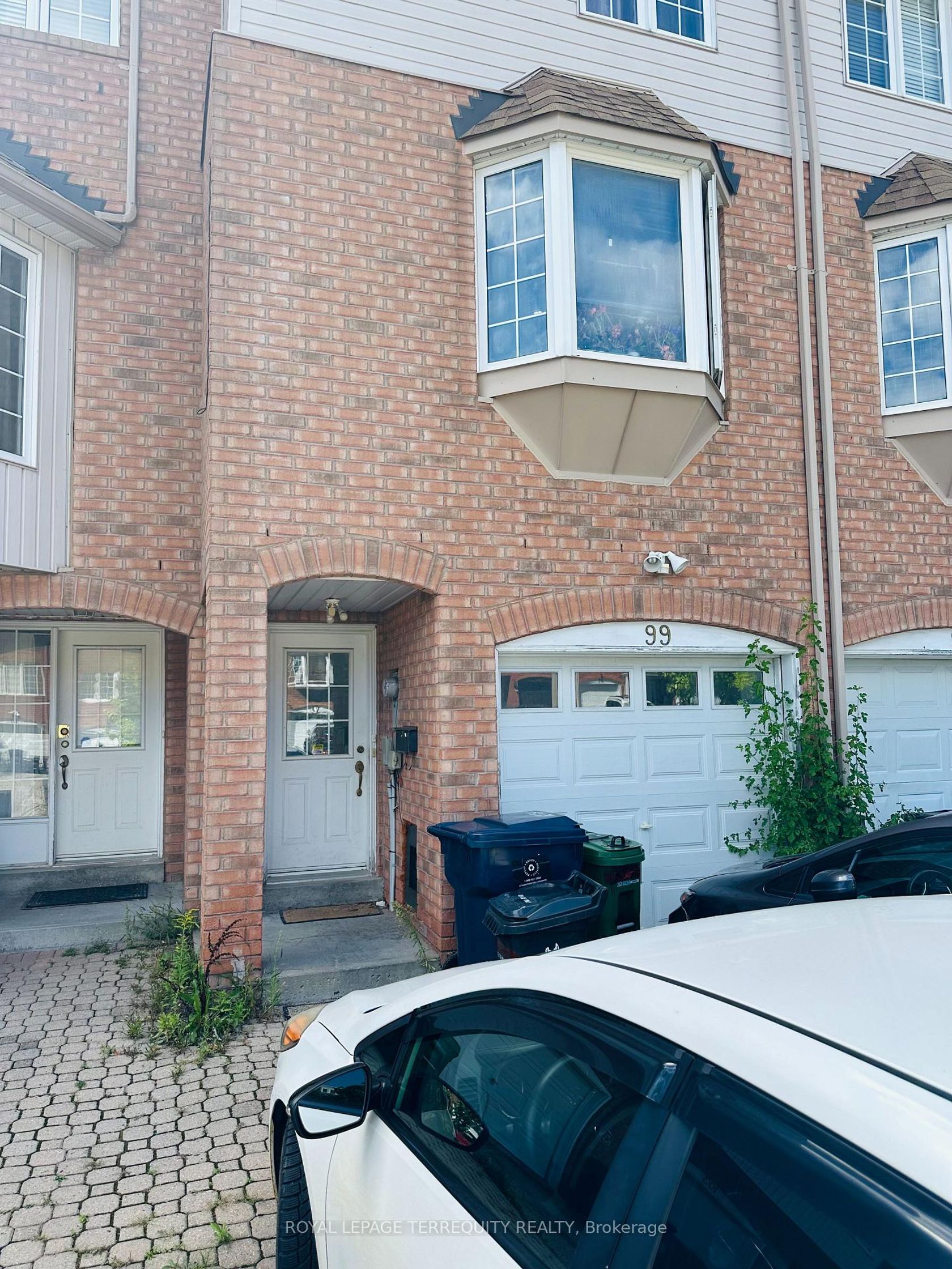 99 Sufi Crescent, Victoria Village, Toronto photo number 2