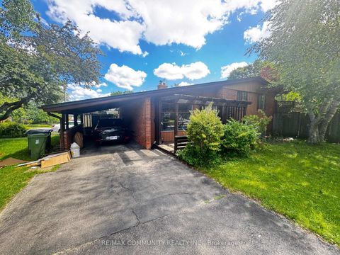 Photo 2 at 36 Benprice Court, Woburn, Toronto