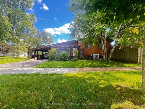 Photo 3 at 36 Benprice Court, Woburn, Toronto