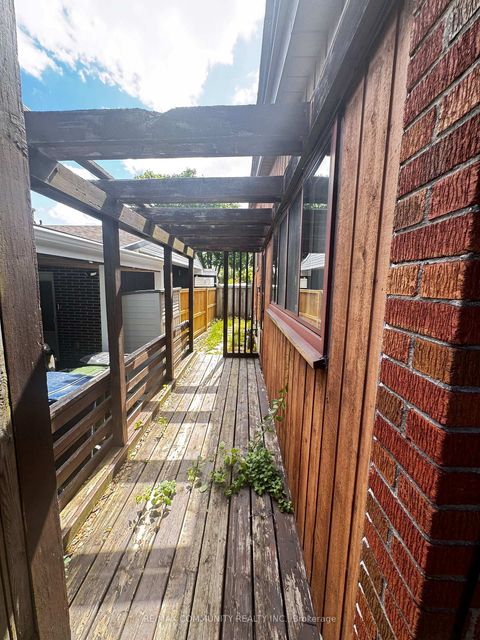 Photo 4 at 36 Benprice Court, Woburn, Toronto