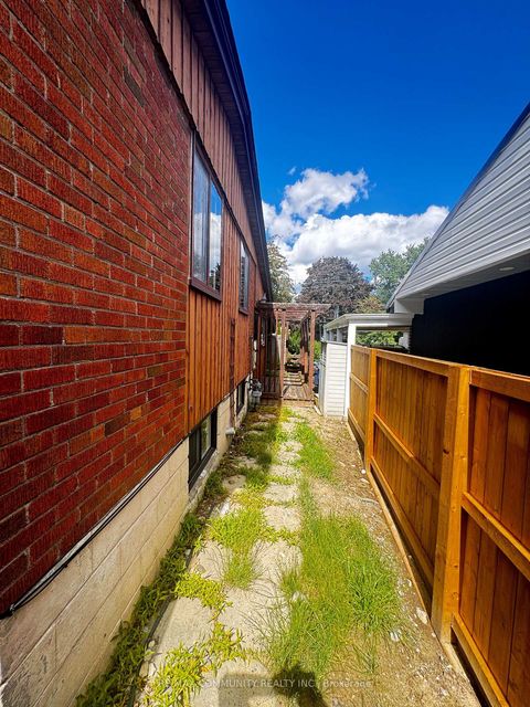Photo 5 at 36 Benprice Court, Woburn, Toronto