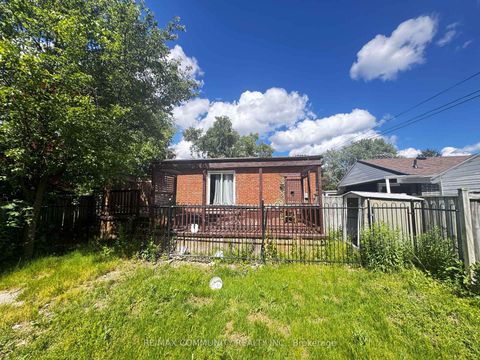 Photo 7 at 36 Benprice Court, Woburn, Toronto