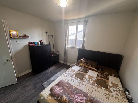 Photo 30 at 36 Benprice Court, Woburn, Toronto