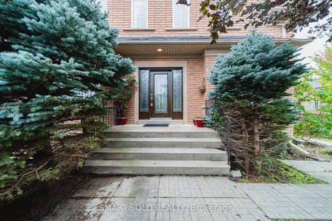 Photo 1 at 16 Courtney Crescent, Jefferson, Richmond Hill