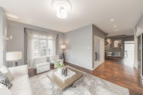 Photo 3 at 16 Courtney Crescent, Jefferson, Richmond Hill