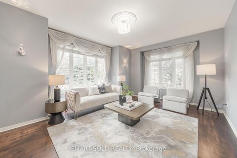 Photo 4 at 16 Courtney Crescent, Jefferson, Richmond Hill
