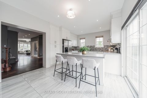 Photo 9 at 16 Courtney Crescent, Jefferson, Richmond Hill