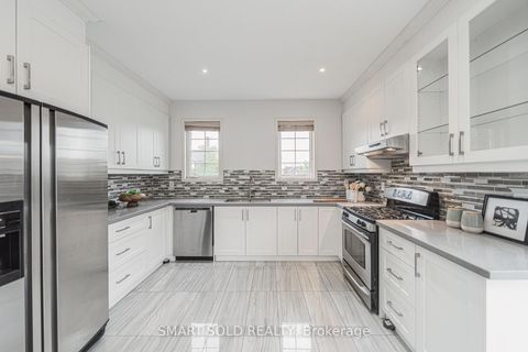 Photo 11 at 16 Courtney Crescent, Jefferson, Richmond Hill