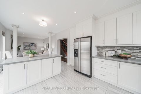 Photo 12 at 16 Courtney Crescent, Jefferson, Richmond Hill