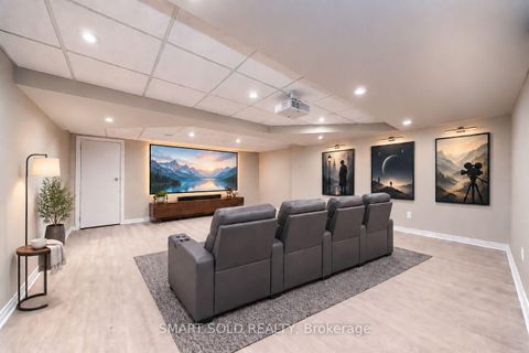 Photo 30 at 16 Courtney Crescent, Jefferson, Richmond Hill