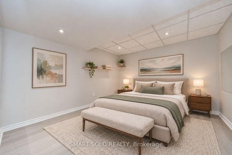 Photo 32 at 16 Courtney Crescent, Jefferson, Richmond Hill