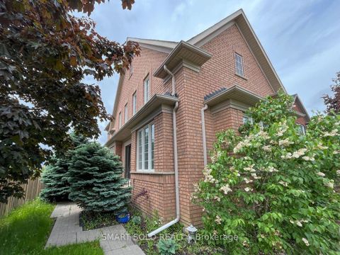 Photo 35 at 16 Courtney Crescent, Jefferson, Richmond Hill
