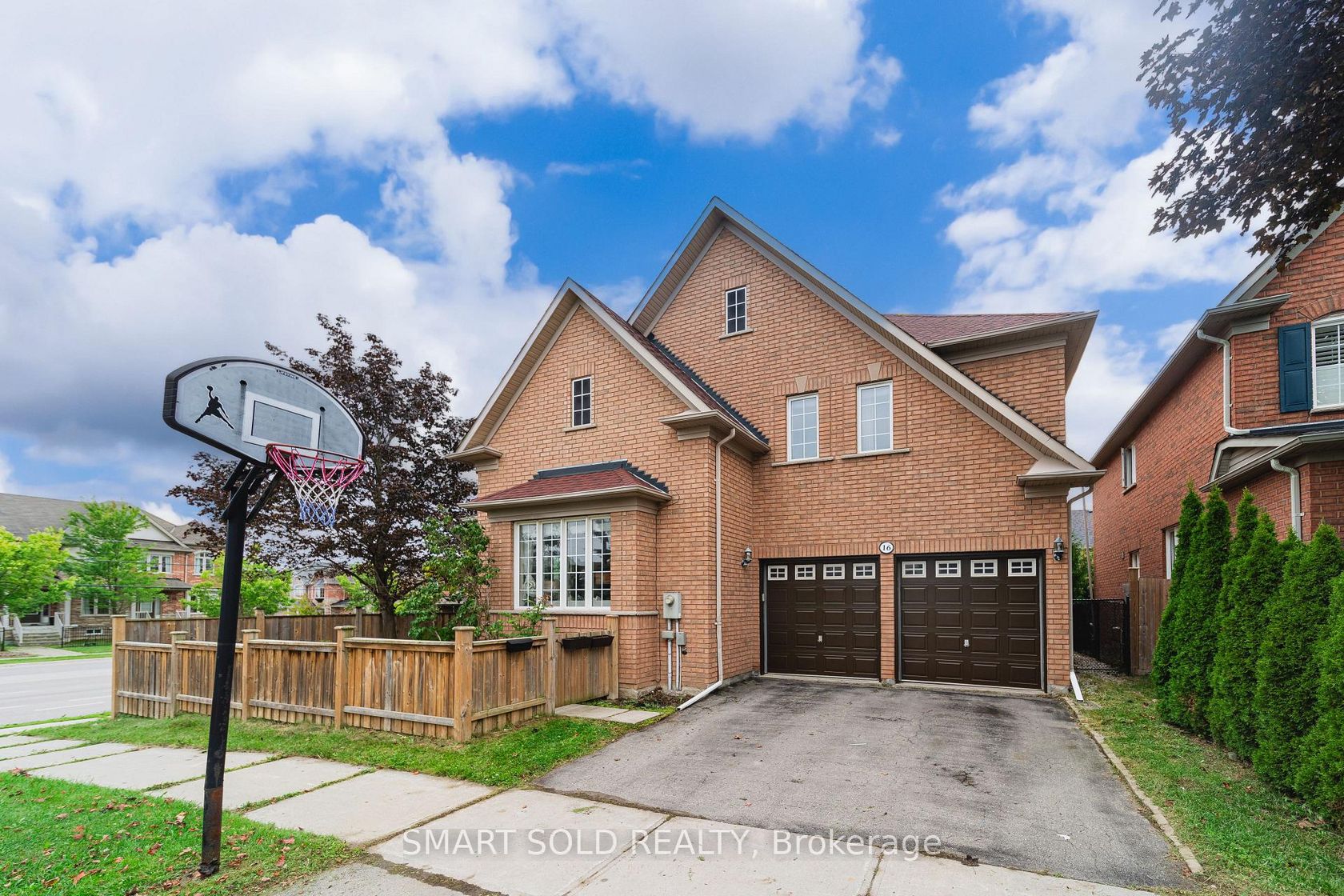 16 Courtney Crescent, Jefferson, Richmond Hill photo number 2