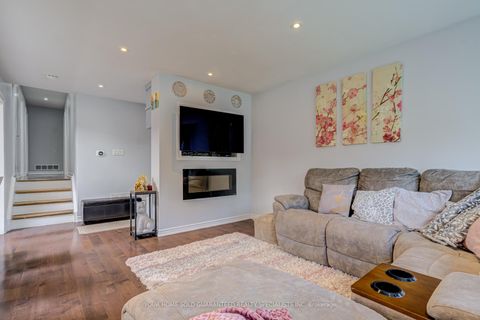 Photo 1 at 5 Hallow Crescent, Kipling, Toronto