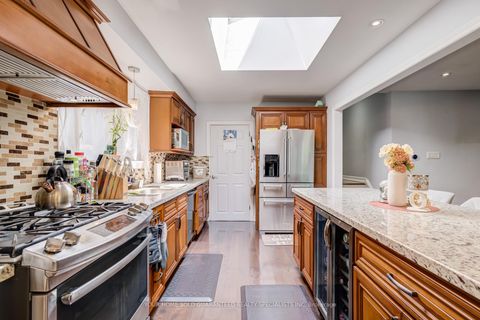 Photo 10 at 5 Hallow Crescent, Kipling, Toronto