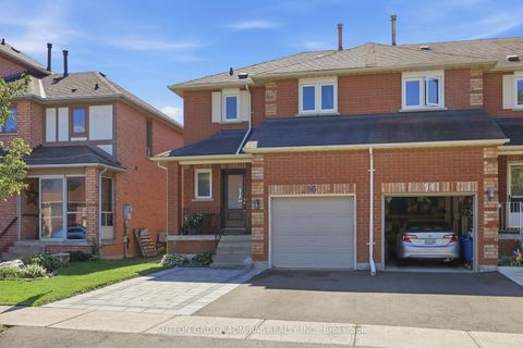 Photo 1 at 96 Islay Crescent, Maple, Vaughan