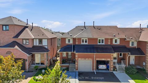 Photo 2 at 96 Islay Crescent, Maple, Vaughan