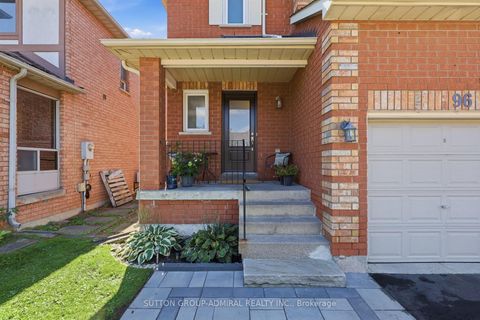 Photo 4 at 96 Islay Crescent, Maple, Vaughan