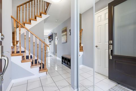 Photo 5 at 96 Islay Crescent, Maple, Vaughan