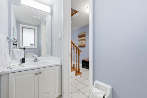 Photo 6 at 96 Islay Crescent, Maple, Vaughan