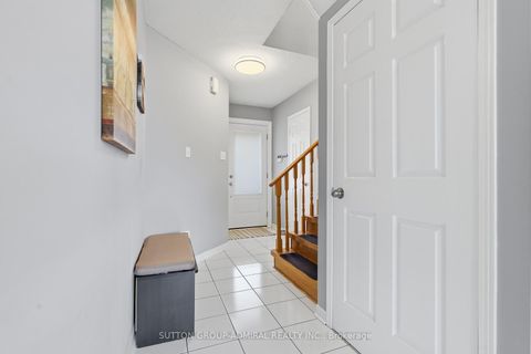 Photo 7 at 96 Islay Crescent, Maple, Vaughan