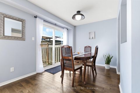 Photo 10 at 96 Islay Crescent, Maple, Vaughan