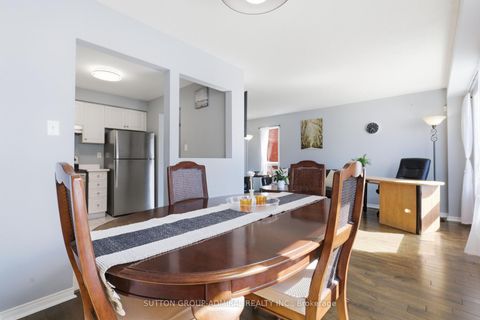 Photo 11 at 96 Islay Crescent, Maple, Vaughan