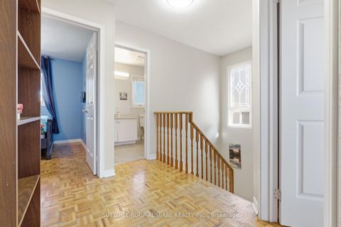 Photo 14 at 96 Islay Crescent, Maple, Vaughan