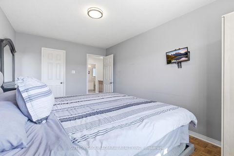 Photo 16 at 96 Islay Crescent, Maple, Vaughan