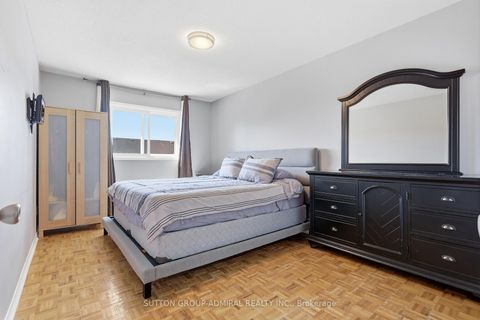 Photo 17 at 96 Islay Crescent, Maple, Vaughan