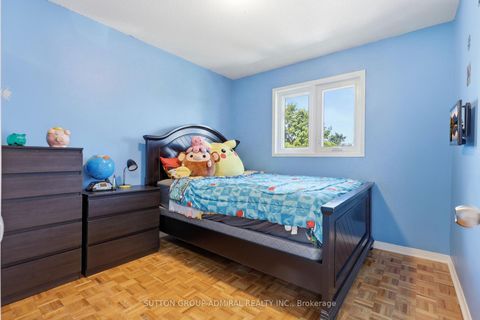 Photo 18 at 96 Islay Crescent, Maple, Vaughan