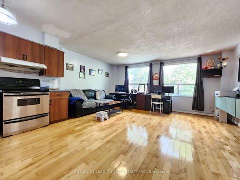 Photo 2 at 82 - 203 Lotherton Pathway, Glen Park, Toronto