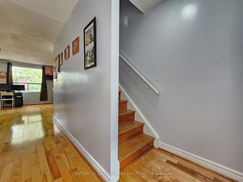 Photo 7 at 82 - 203 Lotherton Pathway, Glen Park, Toronto