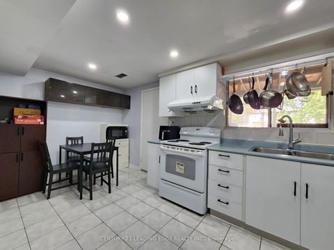 Photo 14 at 82 - 203 Lotherton Pathway, Glen Park, Toronto