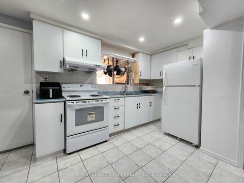 Photo 15 at 82 - 203 Lotherton Pathway, Glen Park, Toronto