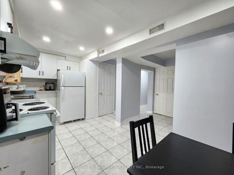 Photo 18 at 82 - 203 Lotherton Pathway, Glen Park, Toronto