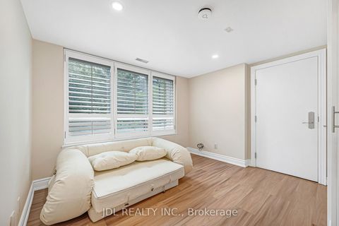 Photo 2 at TH07 - 761 Bay Street, Bay Street Corridor, Toronto
