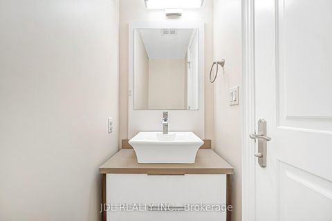 Photo 10 at TH07 - 761 Bay Street, Bay Street Corridor, Toronto