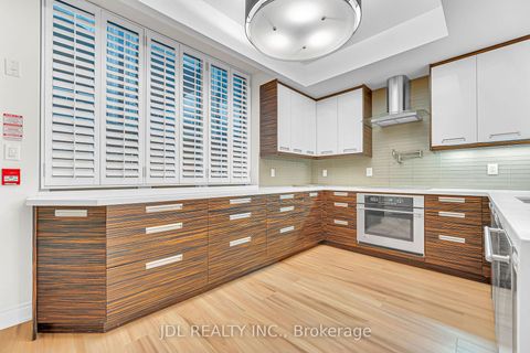 Photo 11 at TH07 - 761 Bay Street, Bay Street Corridor, Toronto