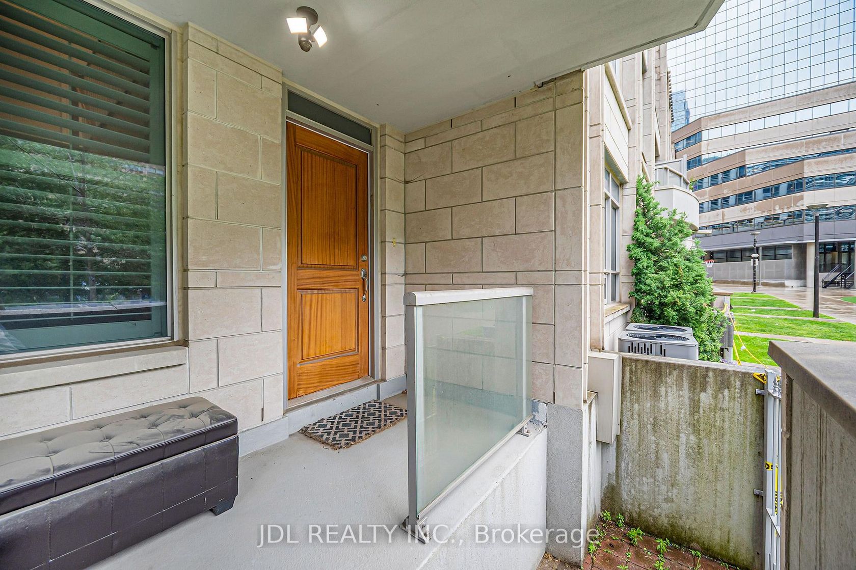 TH07 - 761 Bay Street, Bay Street Corridor, Toronto photo number 2