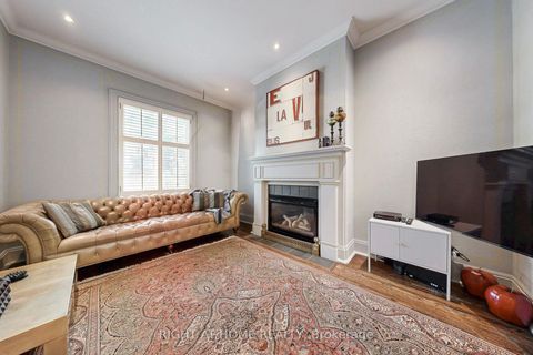 Photo 5 at 440 Sackville Street, South St. James Town, Toronto