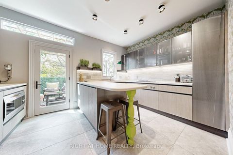 Photo 11 at 440 Sackville Street, South St. James Town, Toronto