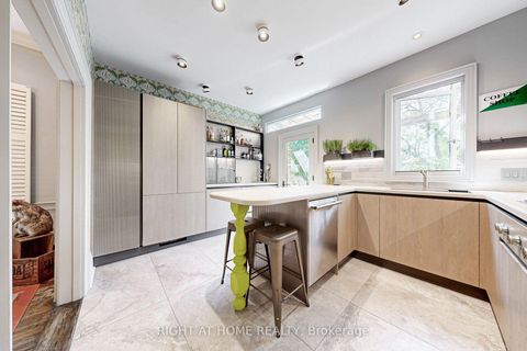 Photo 16 at 440 Sackville Street, South St. James Town, Toronto